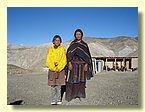 Phurba Tenzin mit seiner Mutter.JPG