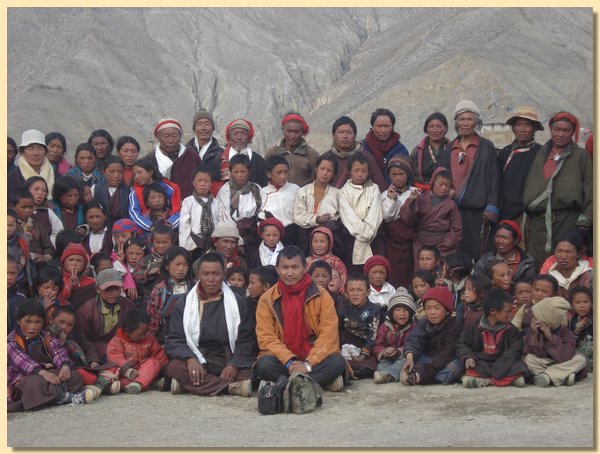 Gruppenphoto mit Tashi Dhondup.JPG