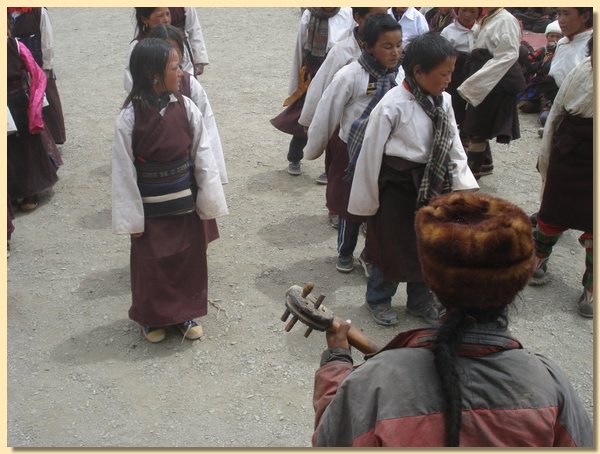 Zum Abschluss der Winterschule gibt es ein Fest.JPG
